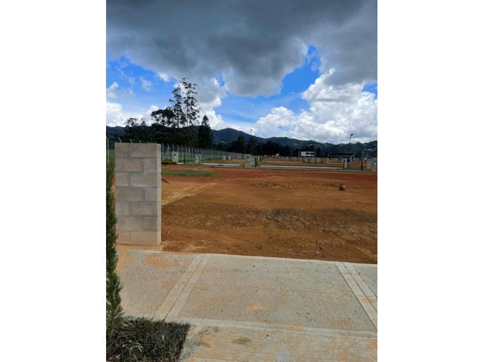 Lote en Venta en Zona de Gran Desarrollo en La Ceja — foto 2