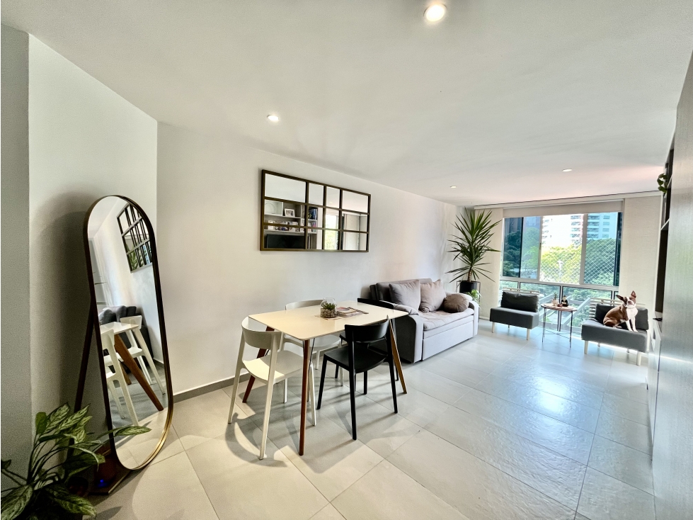 Apartamento de 3 alcobas remodelado sobre la Avenida las Vegas — foto 3