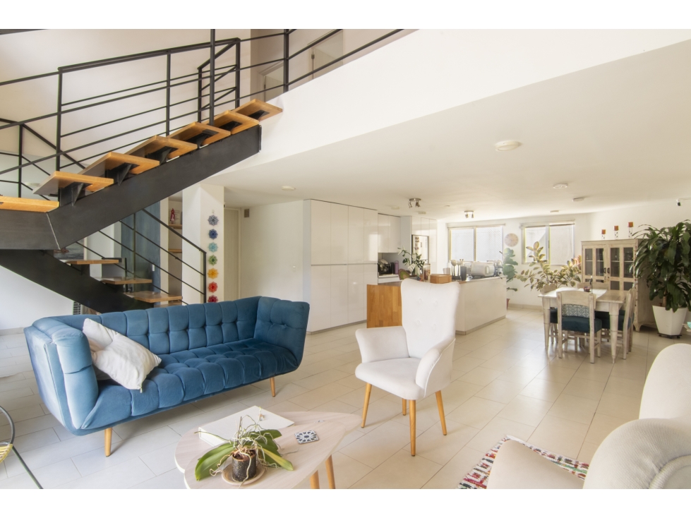 Apartamento dúplex remodelado cerca al primer parque de Laureles — foto 2