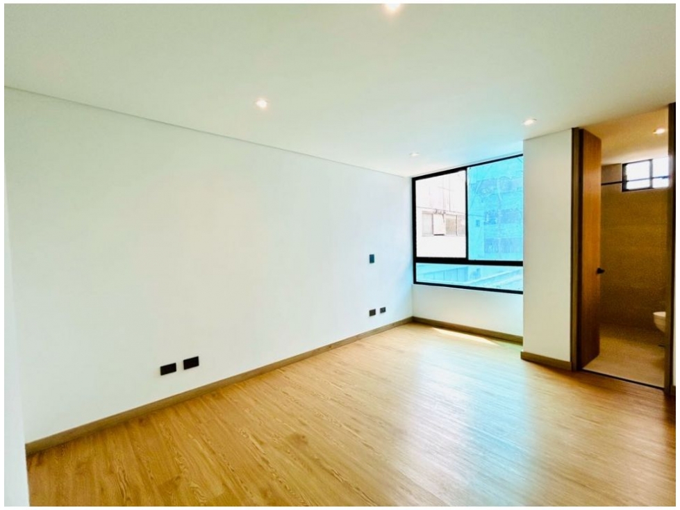 VENTA DE APARTAMENTO EN EDIFICIO EN LA CASTELLANA - MEDELLÍN — foto 2