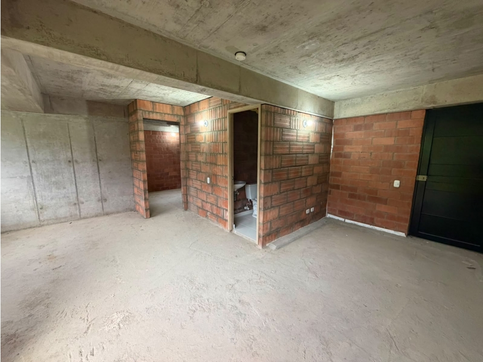 APARTAMENTO EN OBRA GRIS, PARQUEADERO PRIVADO