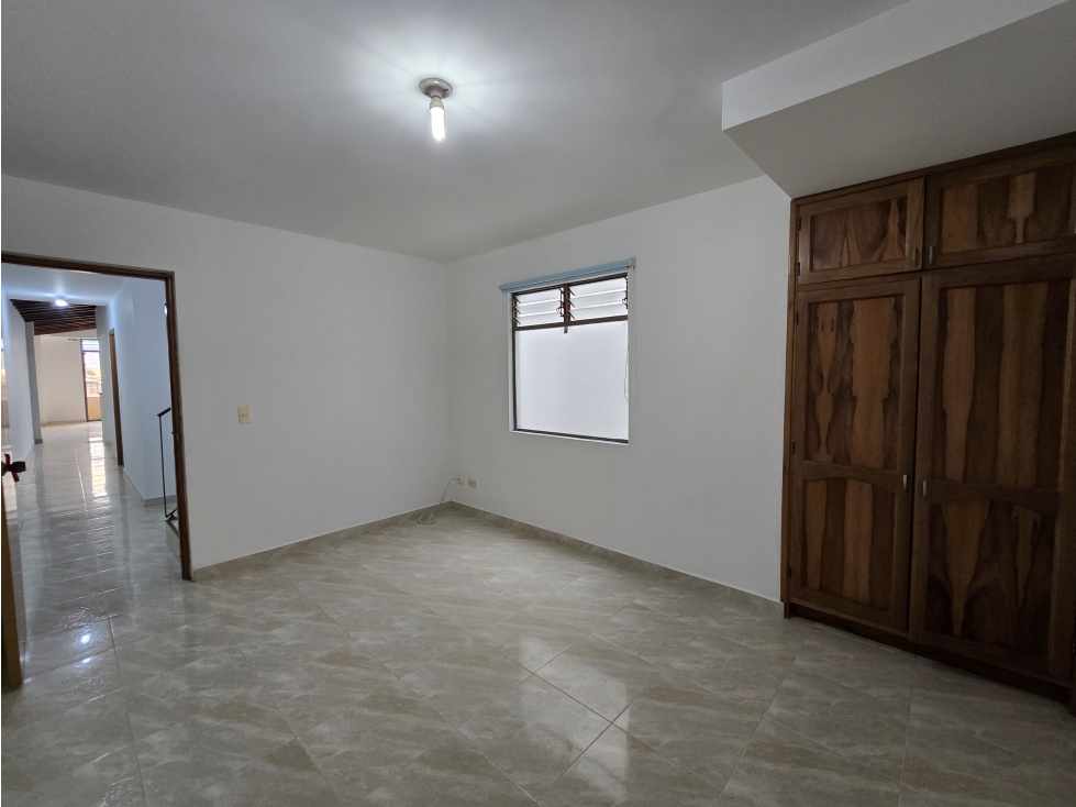Apartamento dúplex en venta, sector Simón Bolivar — foto 6