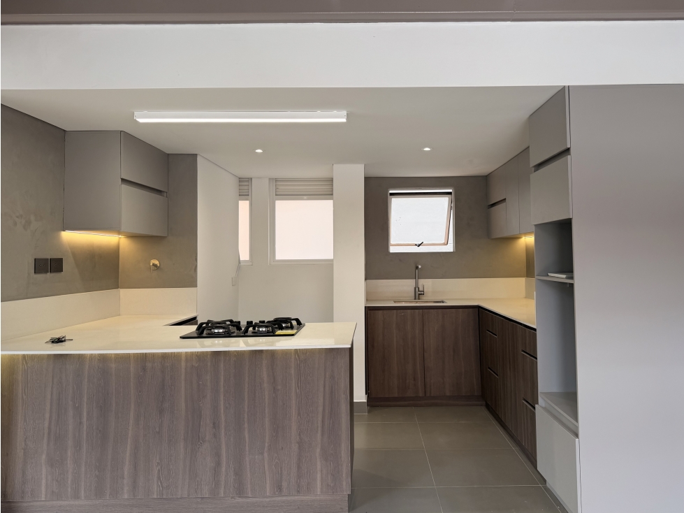 Venta Penthouse para estrenar en Laureles, con parqueadero doble — foto 3