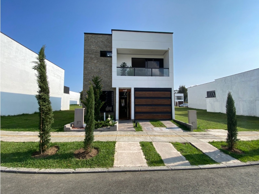 CASA EXCLUSIVA EN LLANOGRANDE