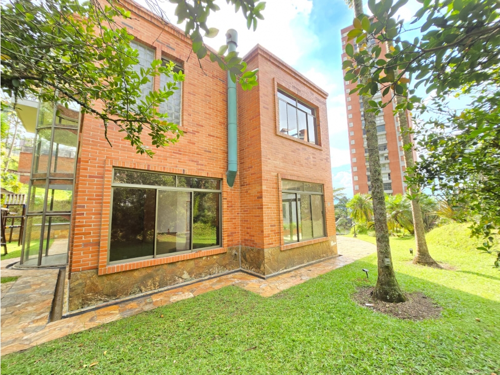 VENTA LUJOSA CASA CON ASCENSOR Y JACUZZI EN EL POBLADO — foto 2