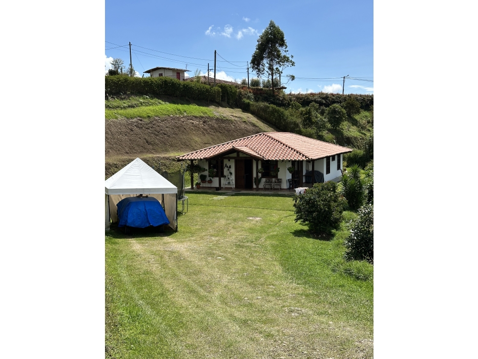 El Balcón del Oriente: Finca con Vista Panorámica en Marinilla