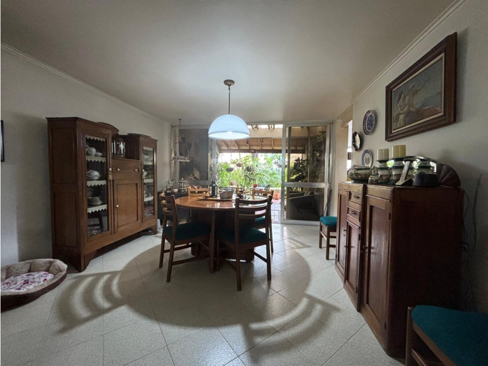 Apartamento en venta para remodelar, Aguacatala, Poblado.