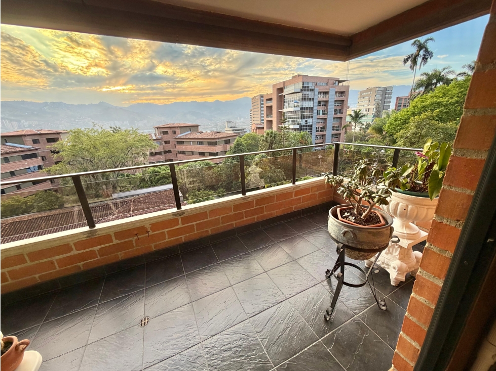 VENDO APTO POBLADO - CASTROPOL - ÁREA GRANDE
