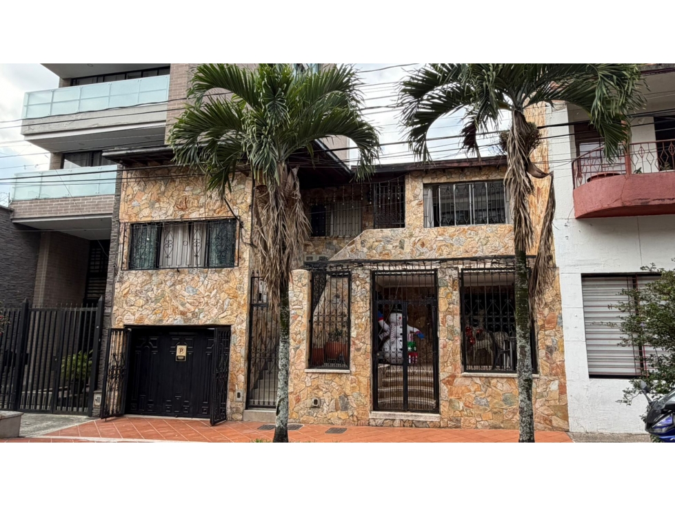 CASA EN LAURELES IDEAL PARA COMERCIO O VIVIENDA