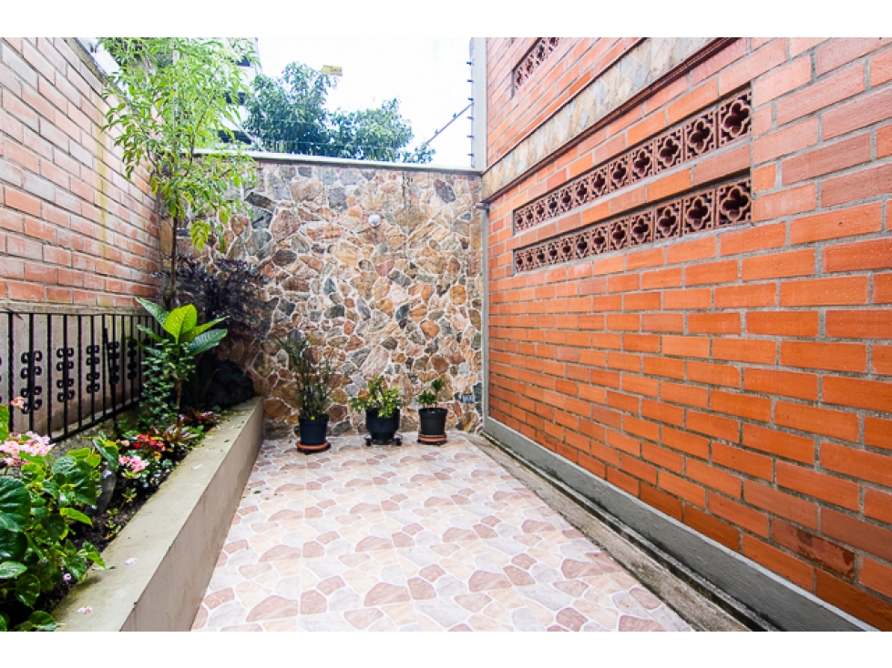 Venta de casa por la Doctora - Sabaneta — foto 2