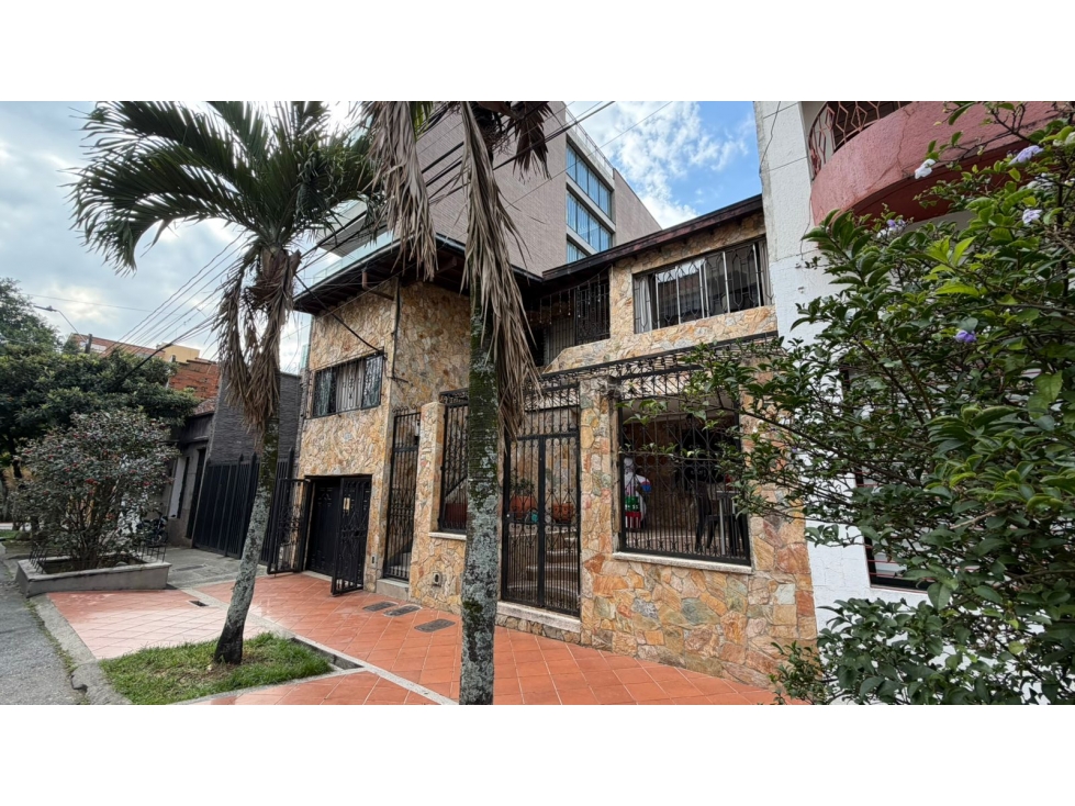 CASA EN LAURELES IDEAL PARA COMERCIO O VIVIENDA — foto 2