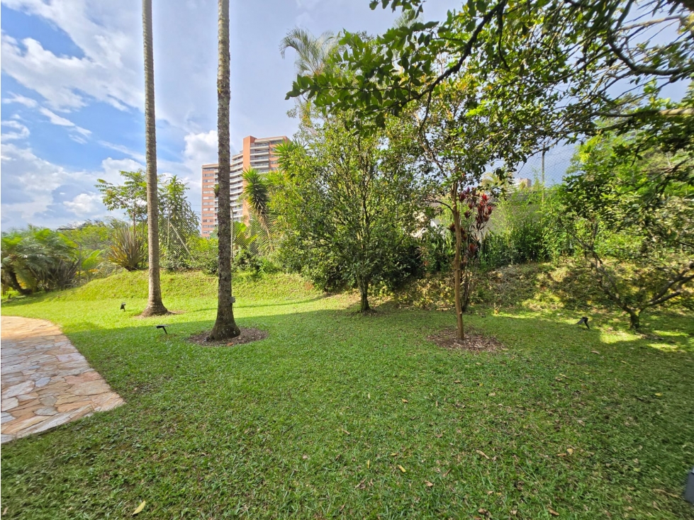 VENTA LUJOSA CASA CON ASCENSOR Y JACUZZI EN EL POBLADO — foto 6