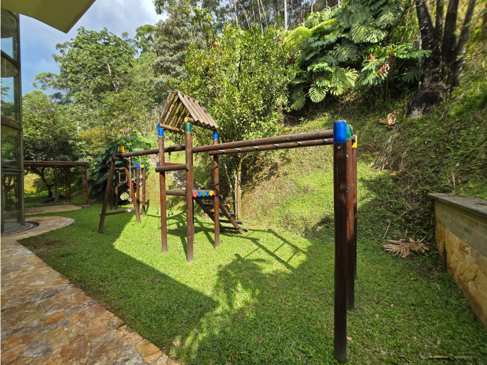 VENTA LUJOSA CASA CON ASCENSOR Y JACUZZI EN EL POBLADO — foto 5