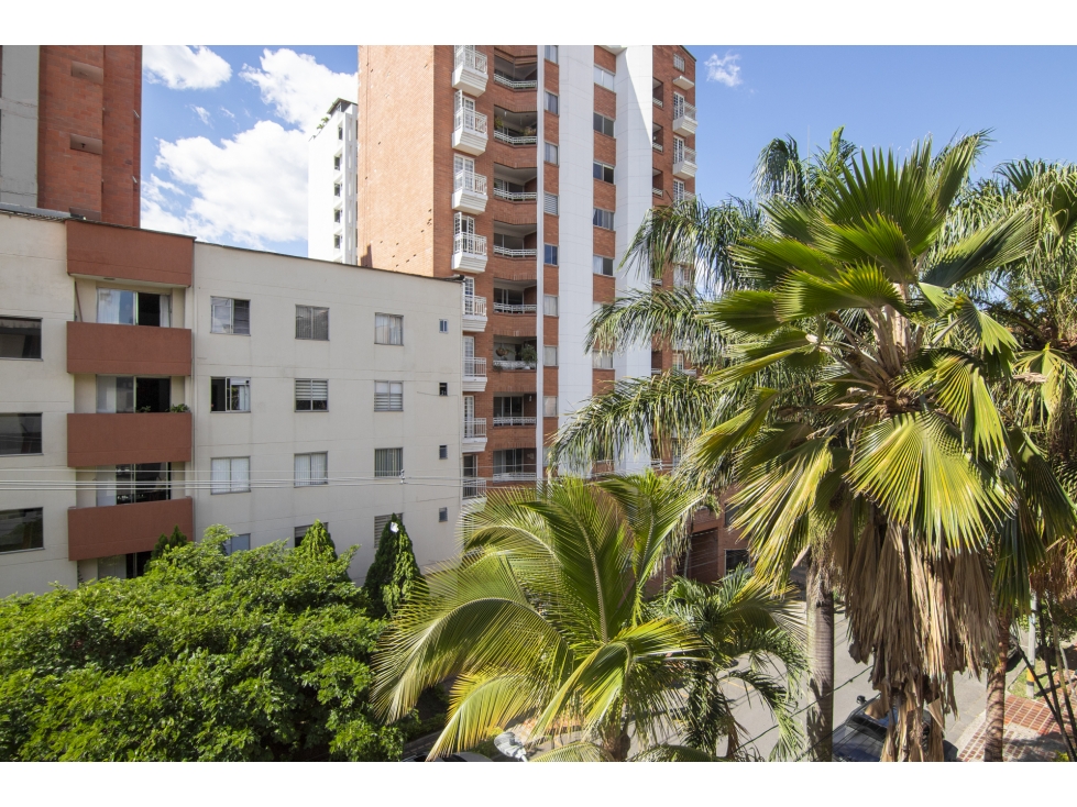 Apartamento dúplex remodelado cerca al primer parque de Laureles
