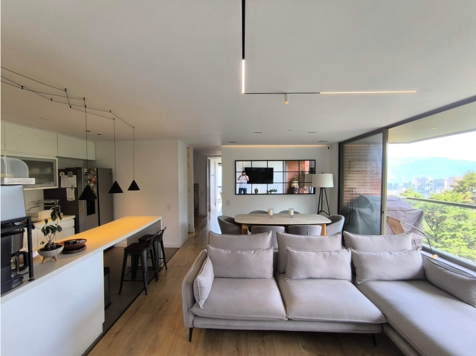 EXCLUSIVO APARTAMENTO CON 4 PARQUEADEROS, (2 DOBLES LINEALES.) — foto 2