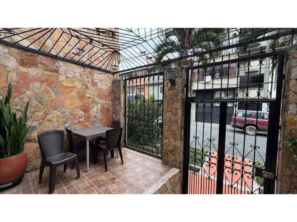 CASA EN LAURELES IDEAL PARA COMERCIO O VIVIENDA — foto 6