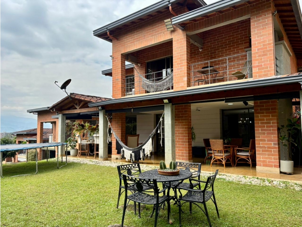 Casa en venta con excelente distribución, Loma del chocho-Envigado — foto 2