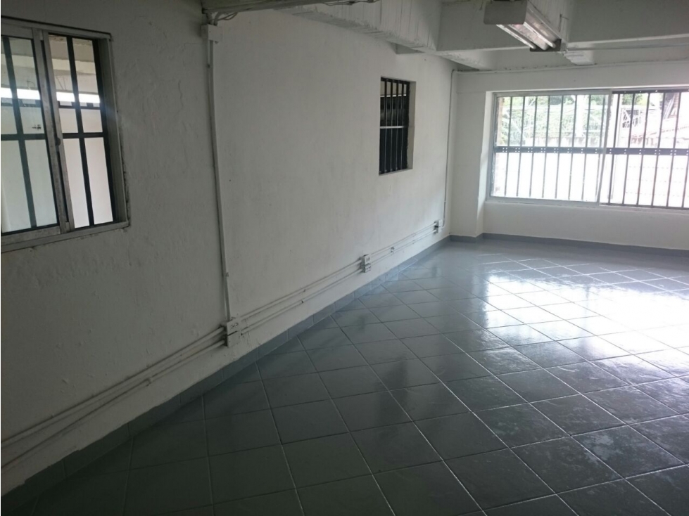 BODEGA DE TRES NIVELES EN BARRIO COLOMBIA — foto 3