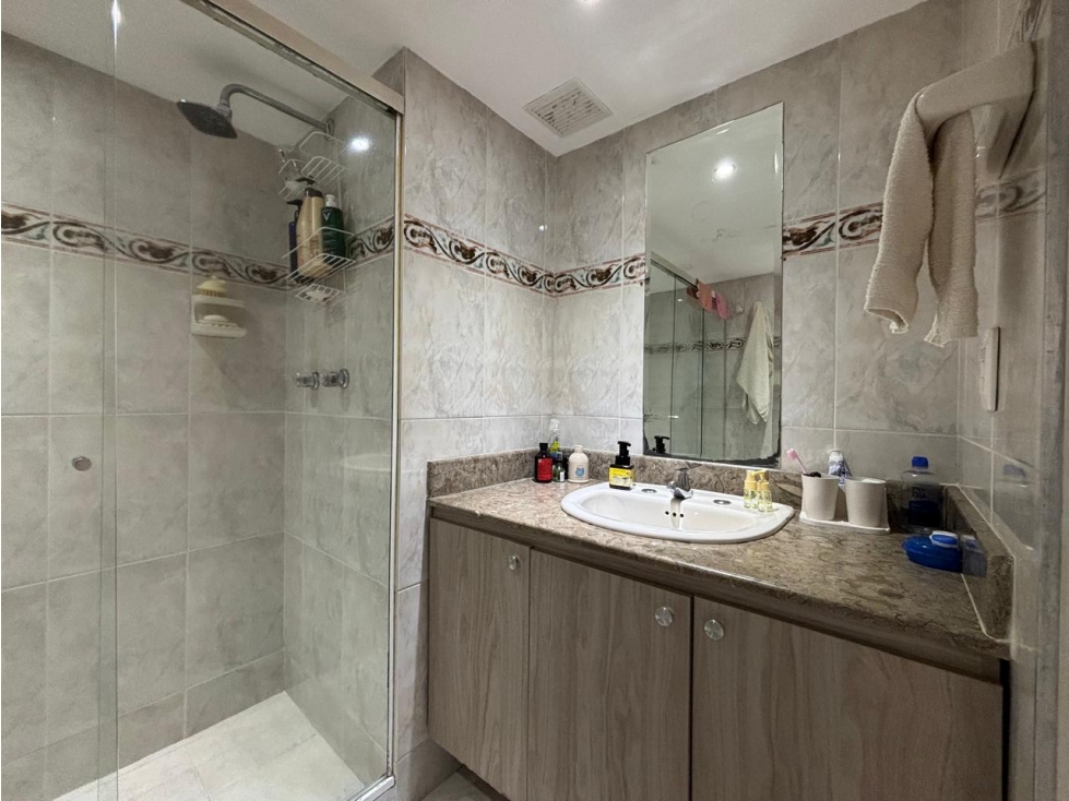 Apartamento en venta para remodelar, Aguacatala, Poblado. — foto 4