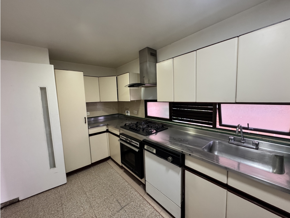 Apartamento con enorme potencial en el corazón de El Poblado — foto 3