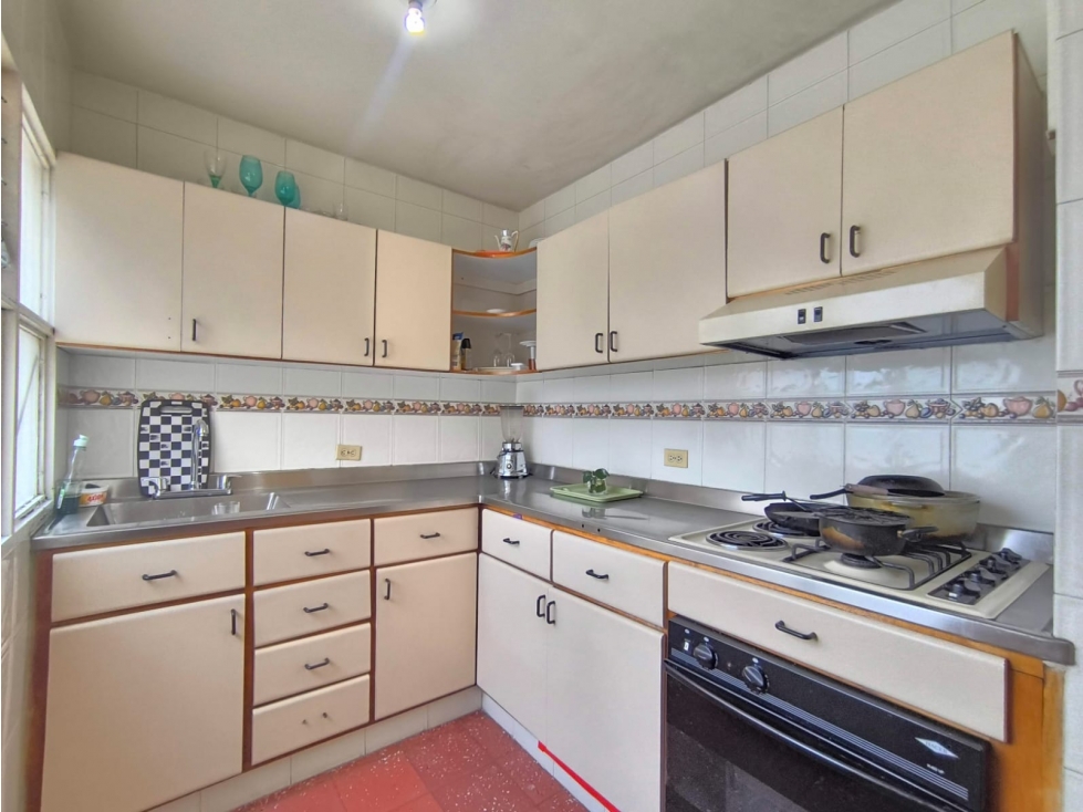 APARTAMENTO CON EXCELENTE UBICAION - 4 HABITACIONES. — foto 6