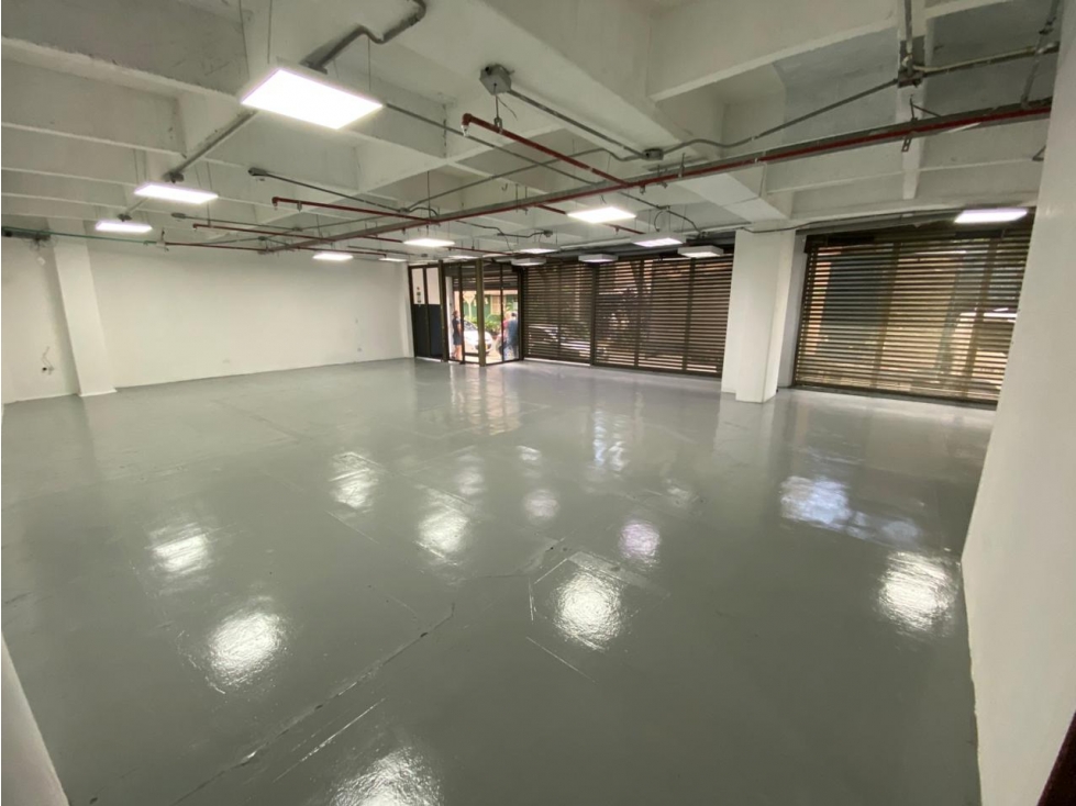 VENTA DE LOCAL COMERCIAL AVES MARIA