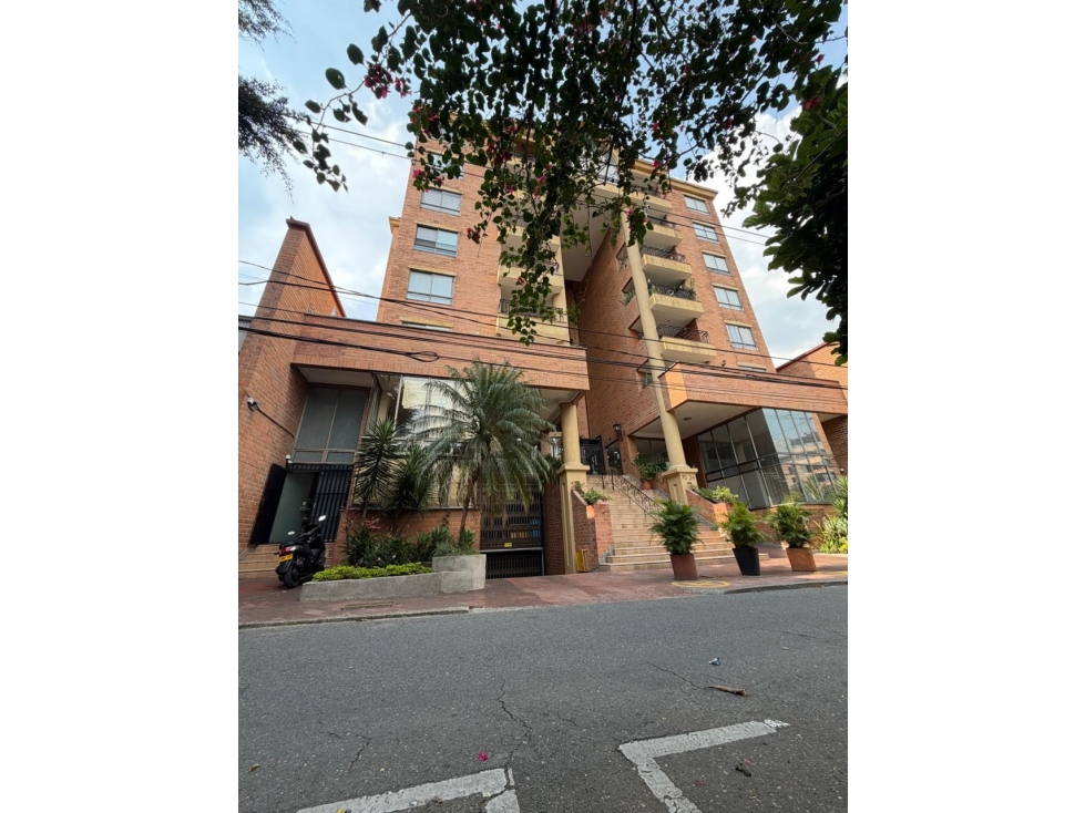 Venta de espacioso local en el sector de Laureles