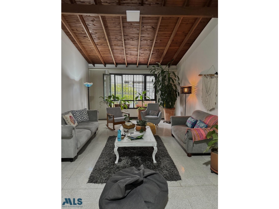 Casa de 250m2 en Conquistadores A pasos de Parques del Río.
