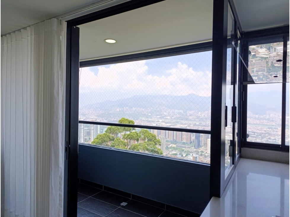 Apartamento con hermosa vista a la ciudad en palmas poblado — foto 3