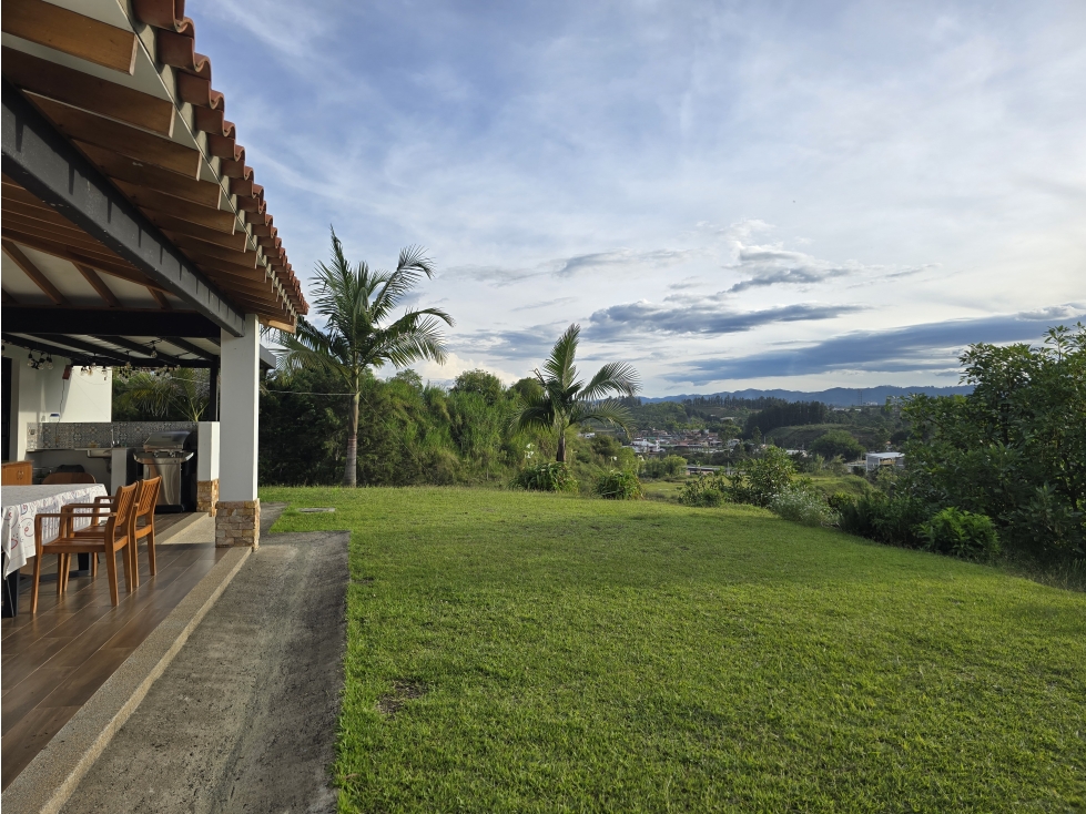 Casa finca en Rionegro con linda vista