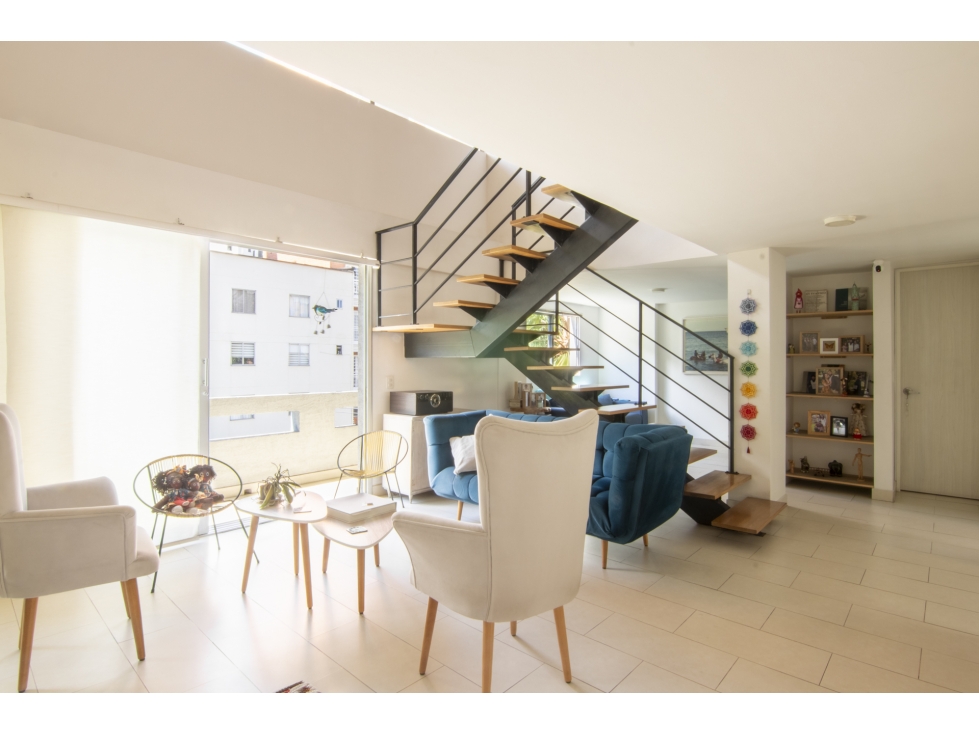 Apartamento dúplex remodelado cerca al primer parque de Laureles — foto 3