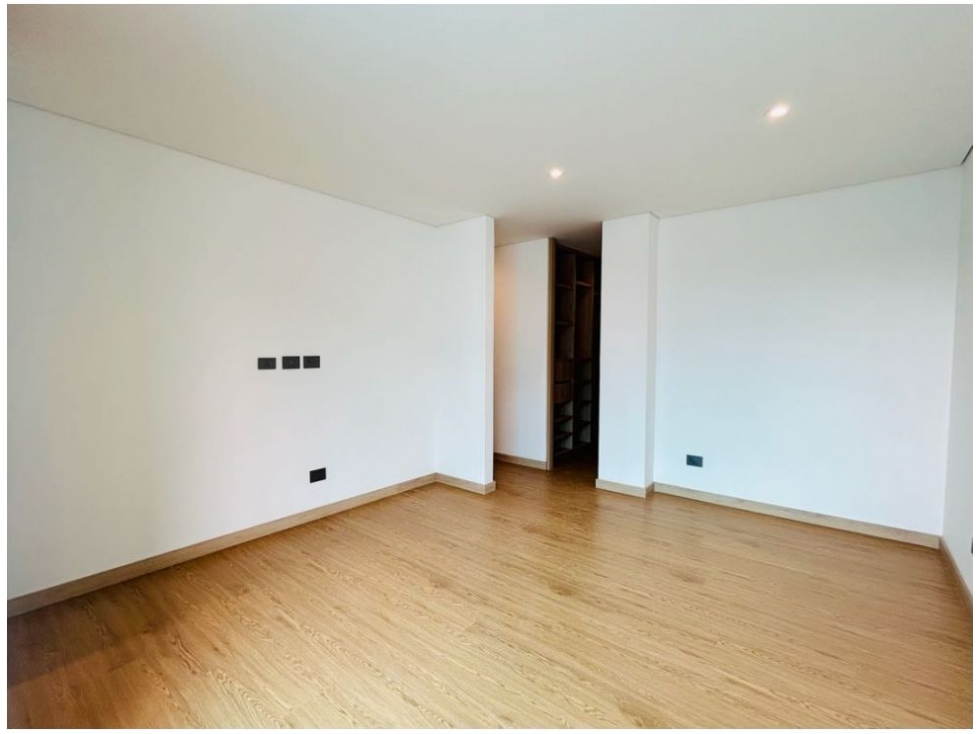 VENTA DE APARTAMENTO EN EDIFICIO EN LA CASTELLANA - MEDELLÍN — foto 3