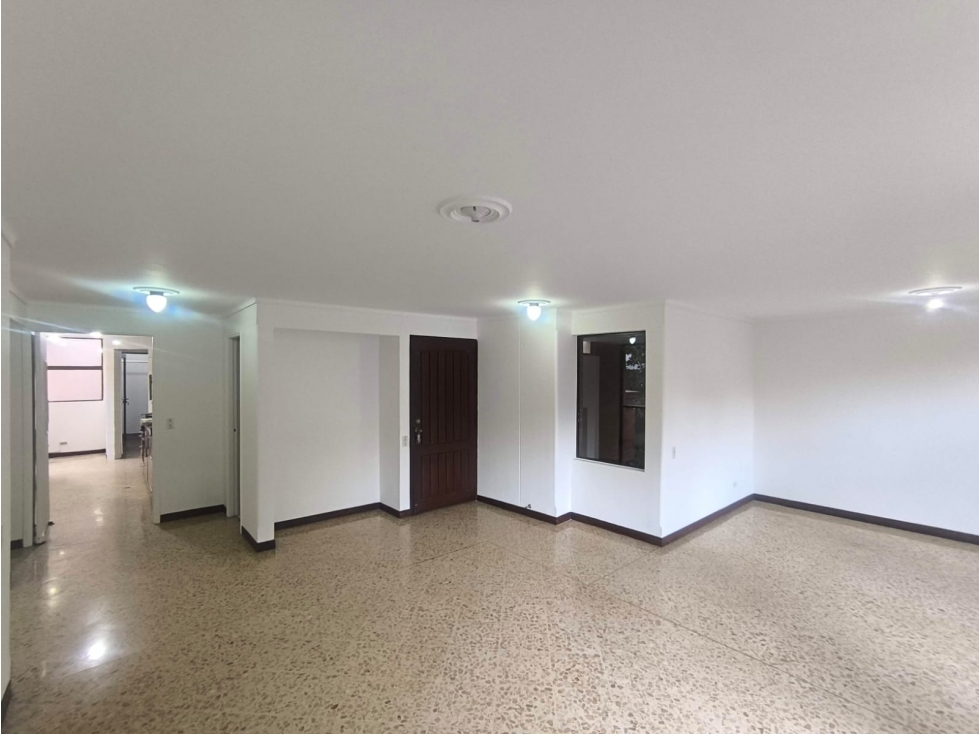 EXCELENTE UBICACIÓN Y DISTRIBUCIÓN, EN ZONA MUY TRANQUILA. — foto 3