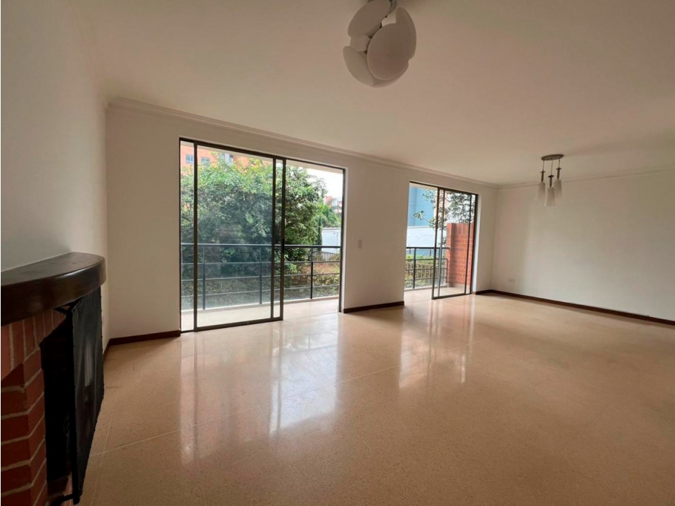 Casa unidad cerrada, piscina Envigado 3 alcobas con baño ó 4 alcobas — foto 2