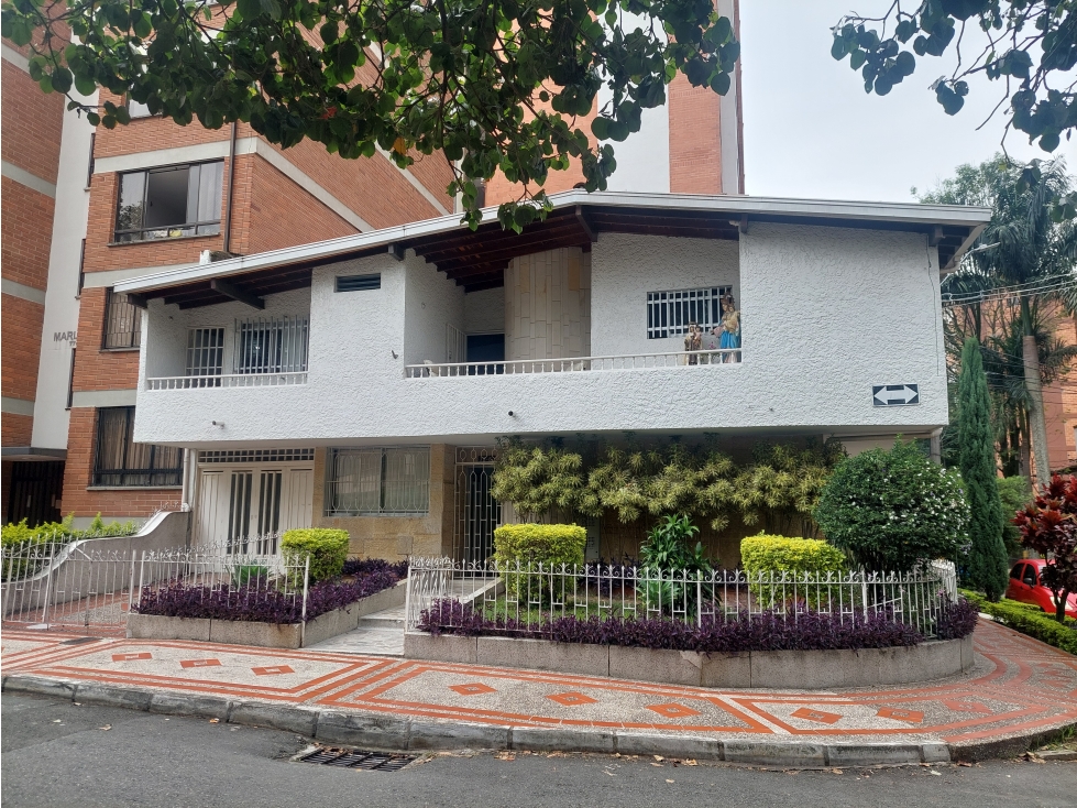 Casa Independiente para la venta, Laurles.