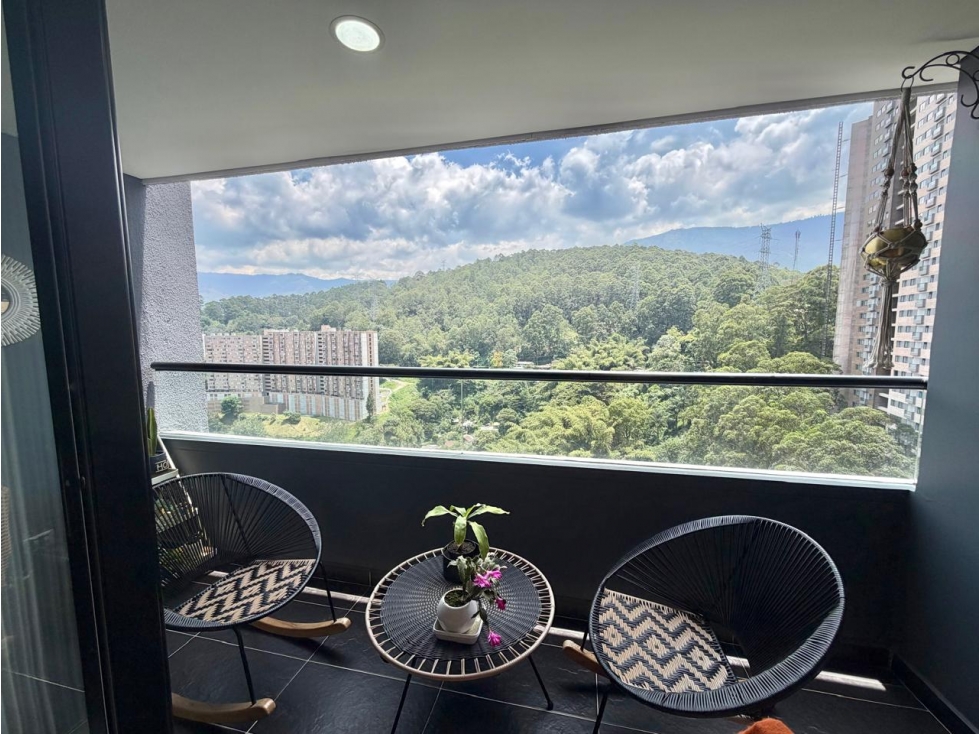 VENDO HERMOSO APARTAESTUDIO - POBLADO - PALMAS - PISO ALTO — foto 2