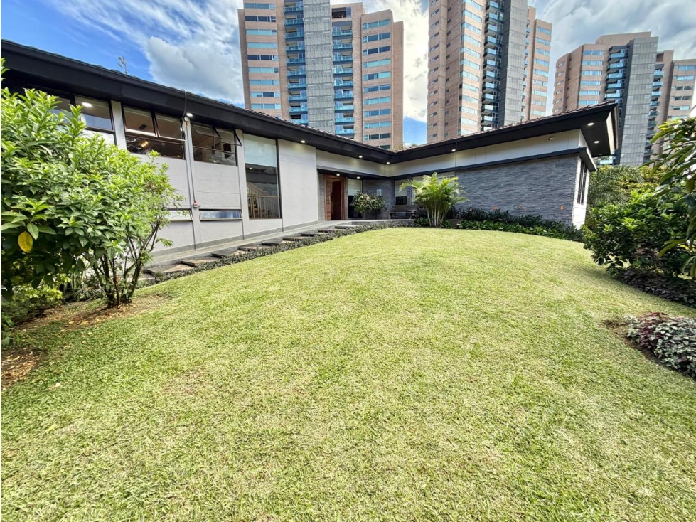 VENDO CASA POBLADO - BALSOS - COMPLETAMENTE REMODELADA