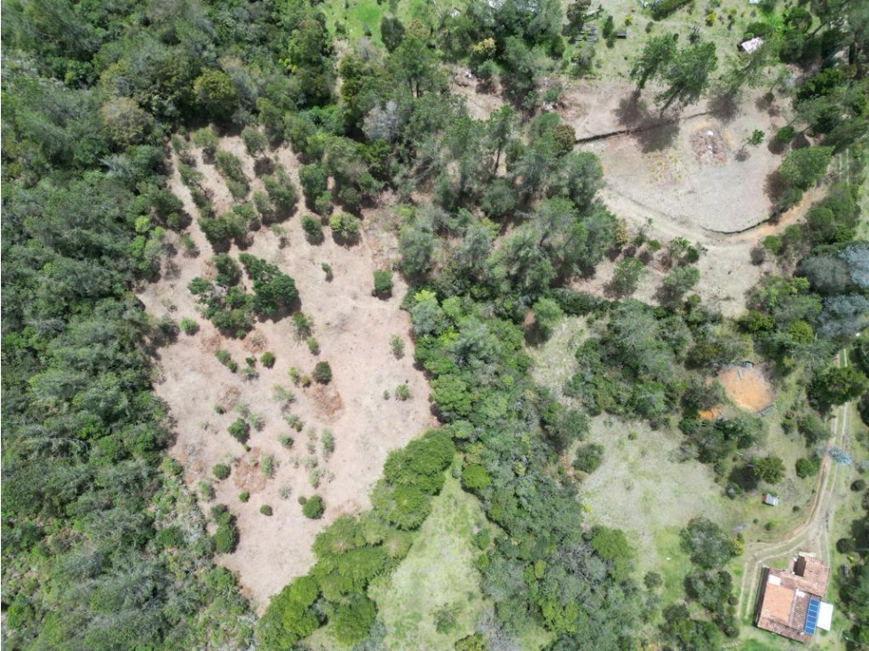 Hermoso lote con topografía muy aprovechable, Piedras blancas, Guarne. — foto 4