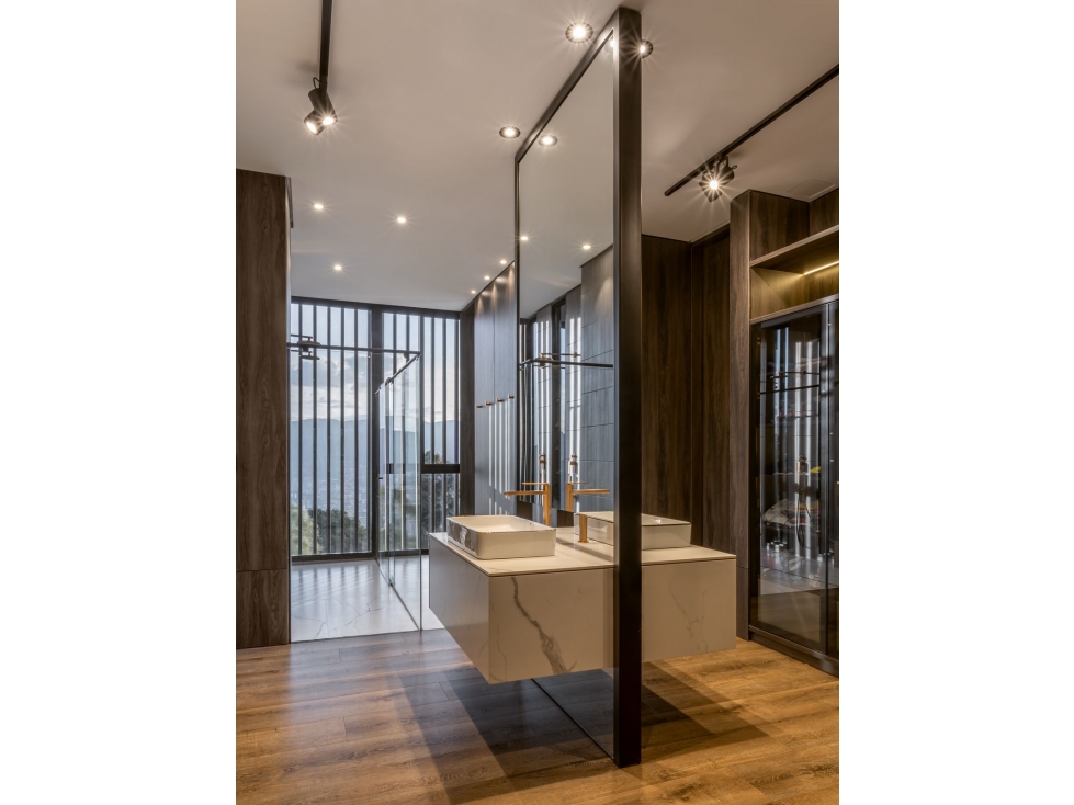 Exclusiva casa en El Poblado con hermosa vista a Medellin — foto 5