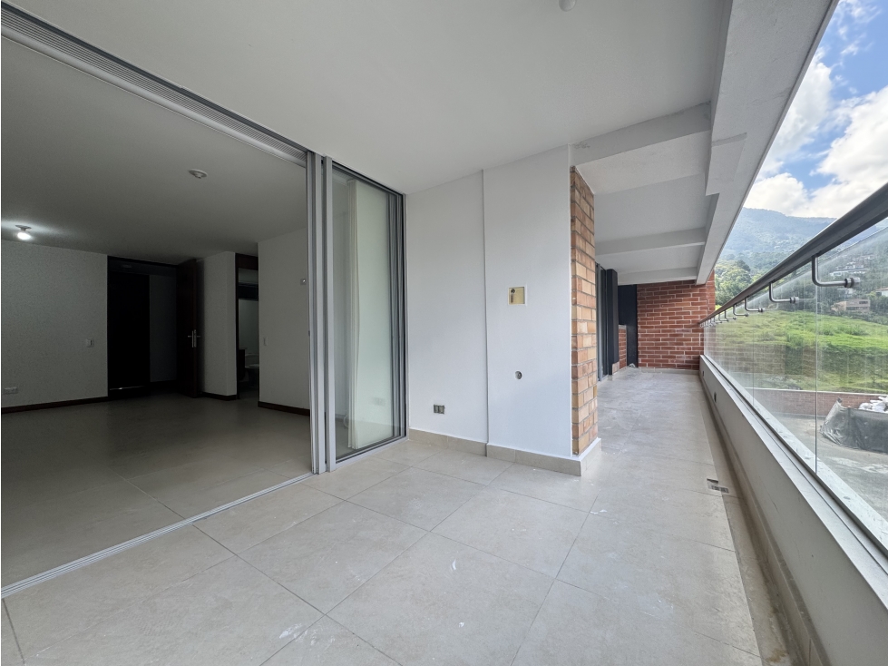 Tu refugio con terraza privada, luz y cero ruido mental — foto 4