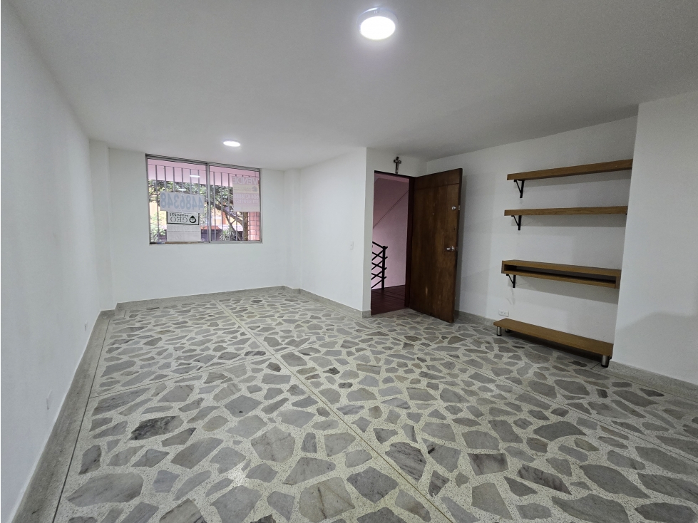 ¡Aparta estudio con patio para remodelar en Suramericana! — foto 5