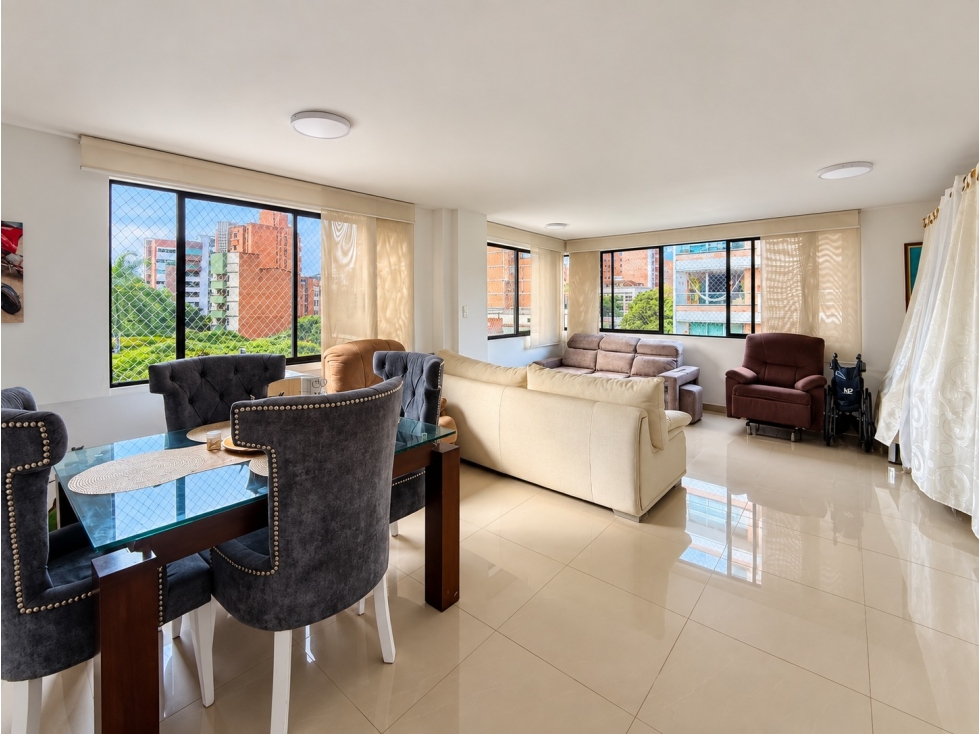 Apartamento dúplex en sector de Laureles
