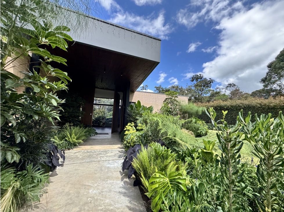 Lujo contemporáneo en una residencia rodeada de naturaleza
