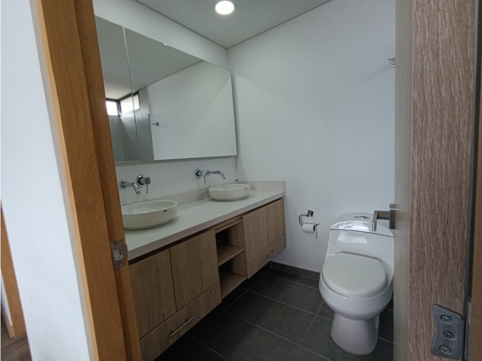 Apartamento con hermosa vista a la ciudad en palmas poblado — foto 5