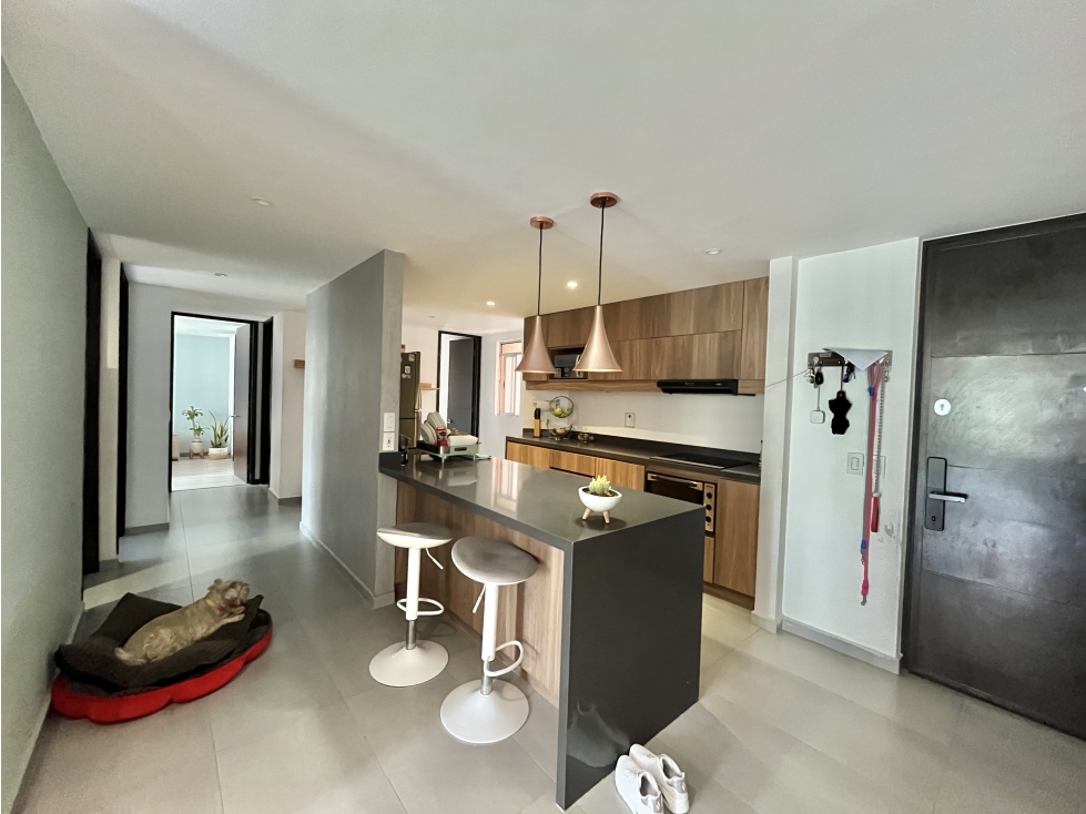 Apartamento de 3 alcobas remodelado sobre la Avenida las Vegas — foto 6
