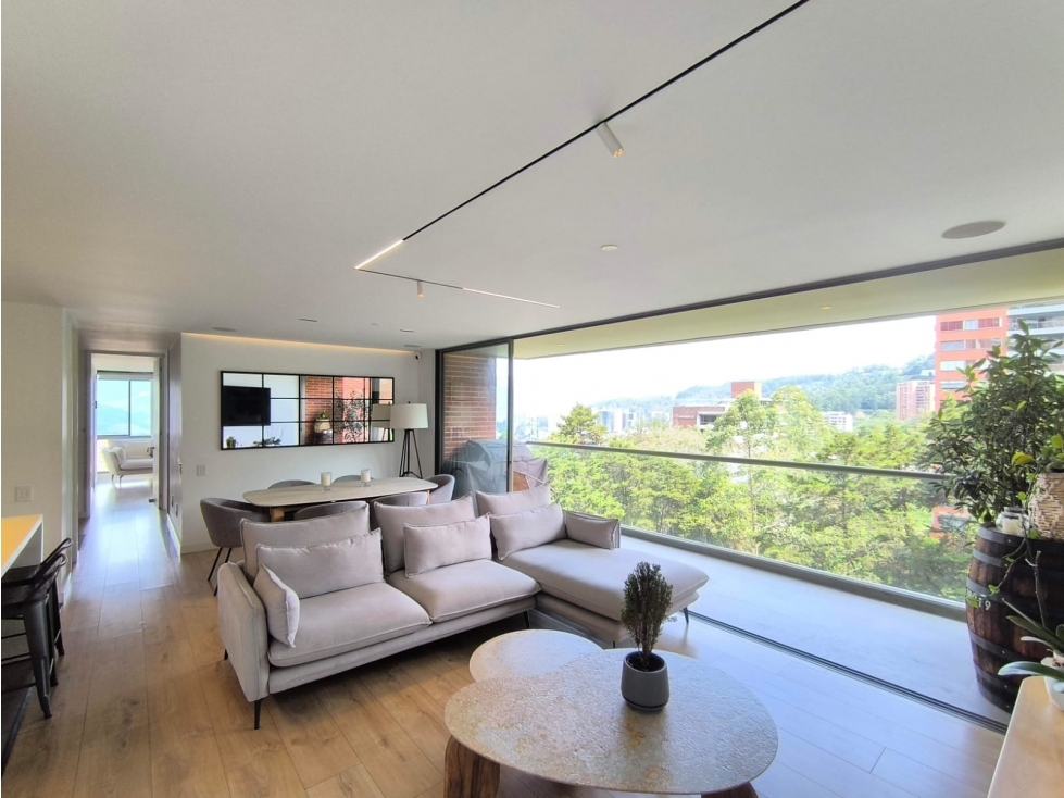 EXCLUSIVO APARTAMENTO CON 4 PARQUEADEROS, (2 DOBLES LINEALES.)