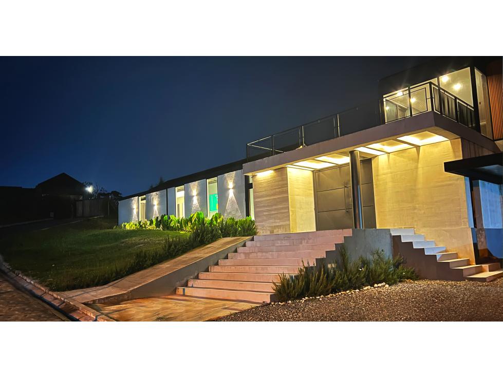 Hermosa casa estilo industrial en Parcelación en el alto de las Palmas — foto 2