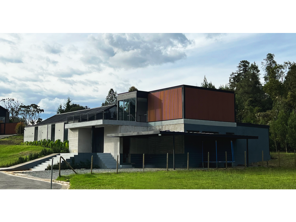 Hermosa casa estilo industrial en Parcelación en el alto de las Palmas