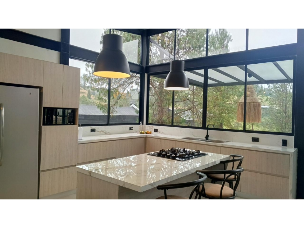 Casa en el Alto de Las Palmas, exclusividad, amplitud y naturaleza.