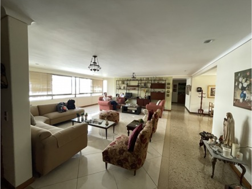 Apartamento con gran potencial para remodelar, Castropol Poblado. — foto 3